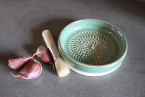 Ceramic Garlic Grater Plate - Moss